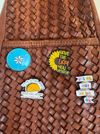 "Be Kind - It's Free" - Pin Pins Selfawear 