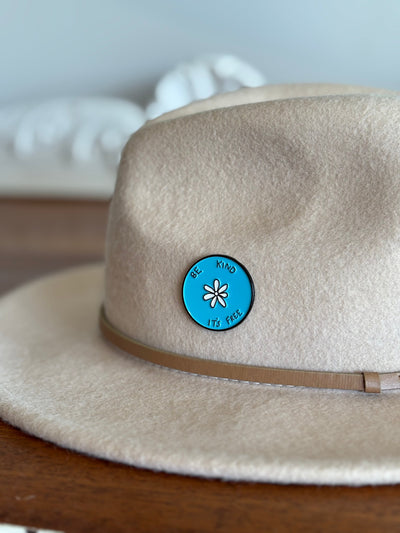 "Be Kind - It's Free" - Pin Pins Selfawear 