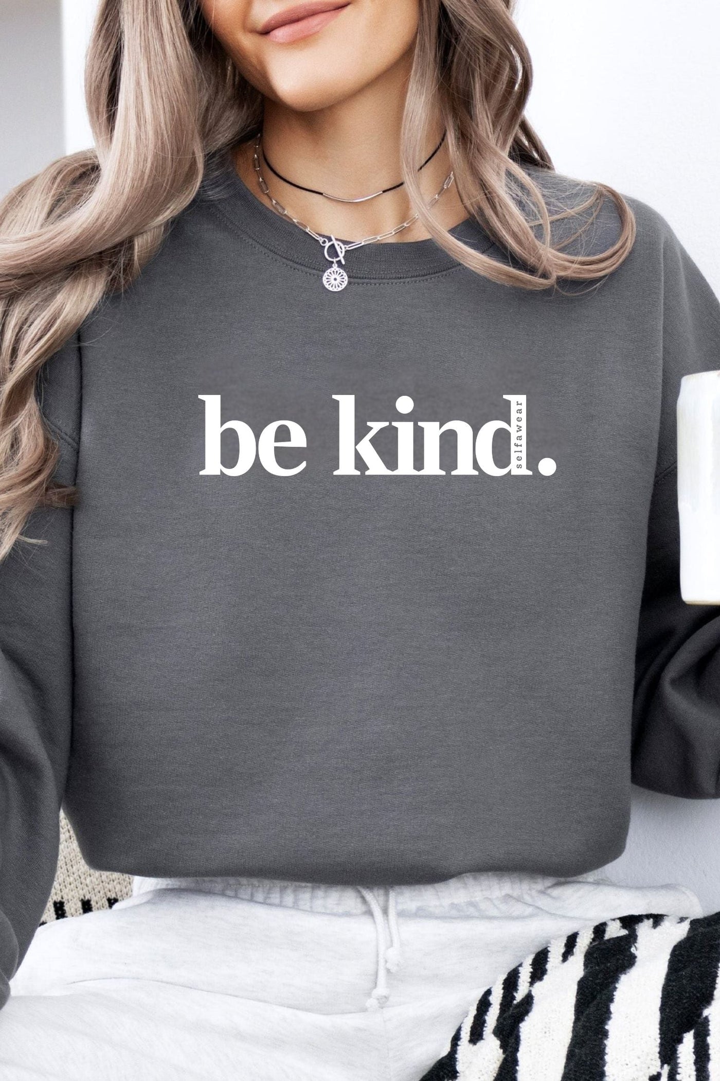 Be Kind Sweatshirt Charcoal Sweatshirt Selfawear 