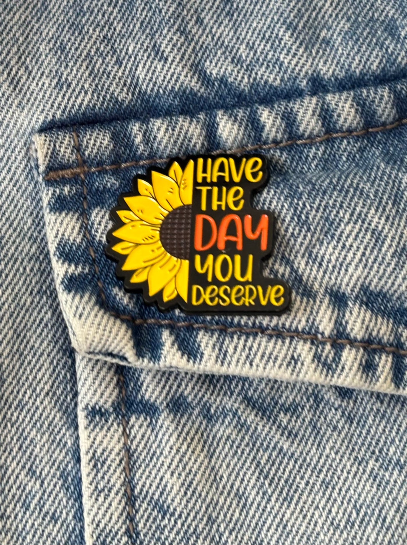 "Have the Day You Deserve" - Pin Pins Selfawear 