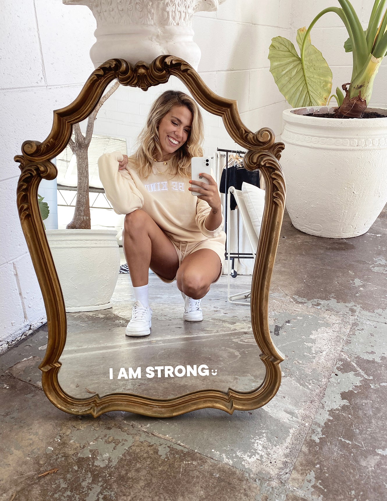 I AM STRONG. - Affirmation Mirror Sticker Selfawear 